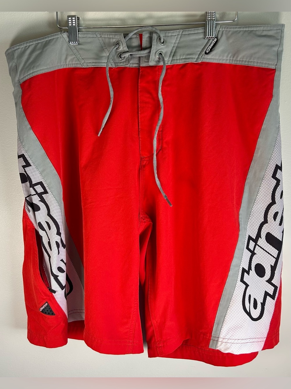Alpinestars Motocross Men's Red & Grey Board Shorts Size 38 Bottle Opener EUC